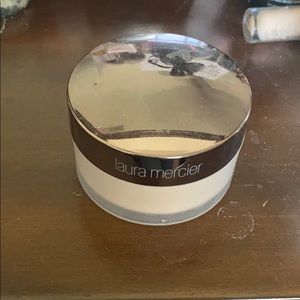 Like new Laura Mercier Glow setting powder